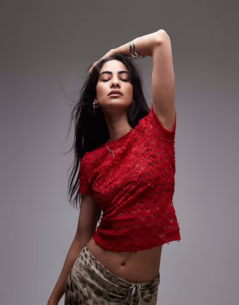 

Футболка с фактурным кружевом красного цвета Topshop