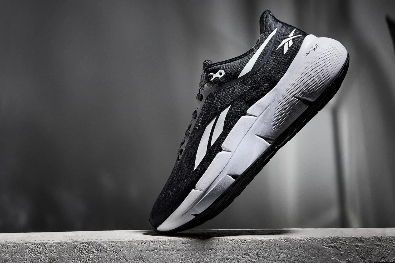 Кроссовки Reebok Herren Zignition, Black White — фото 4