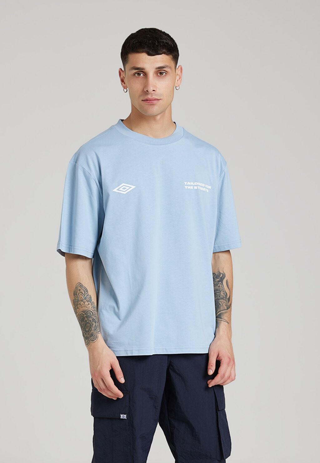 

Футболка с принтом Umbro, темно-синий