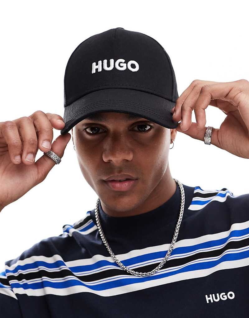 

Черная бейсболка HUGO RED