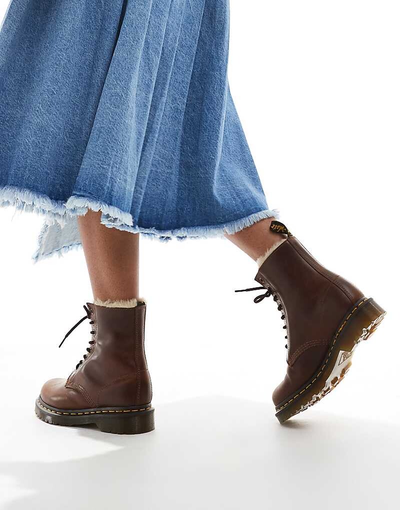 Доктор Dr. Martens – 1460 Serena – Светло-коричневые кожаные ботильоны с 8 рядами люверсов и меховой подкладкой — фото 3