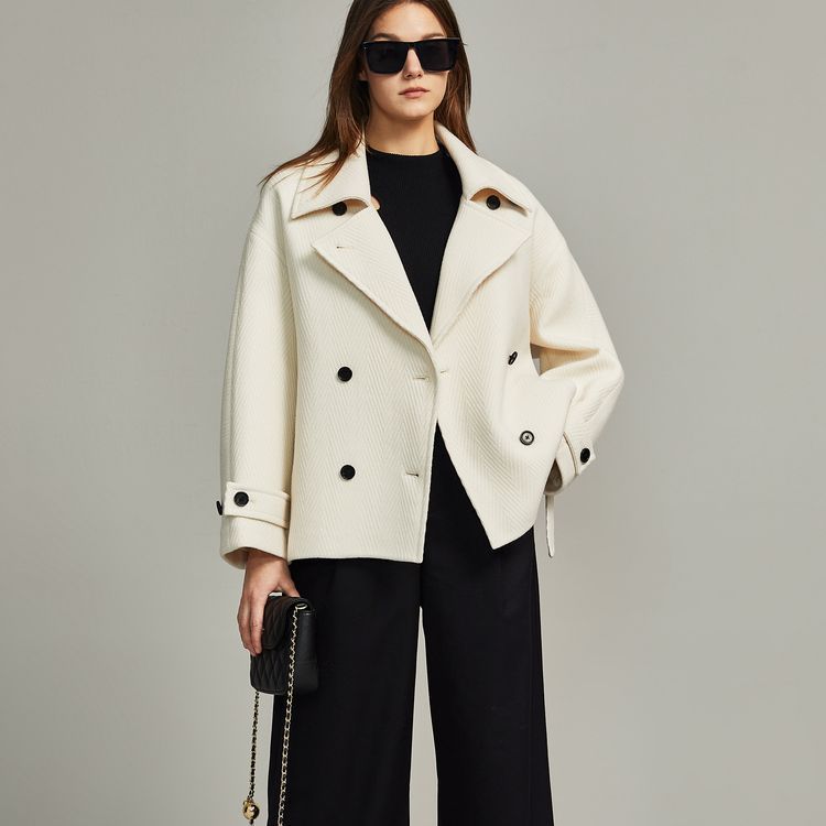 

ELLE Пальто женское Ecru с воротником-стойкой утепленное прямое