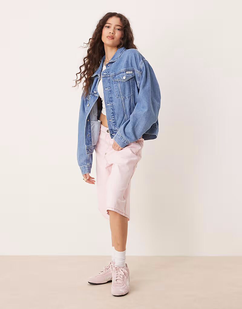 

Куртка из денима свободного кроя Calvin Klein Jeans средней степени стертости