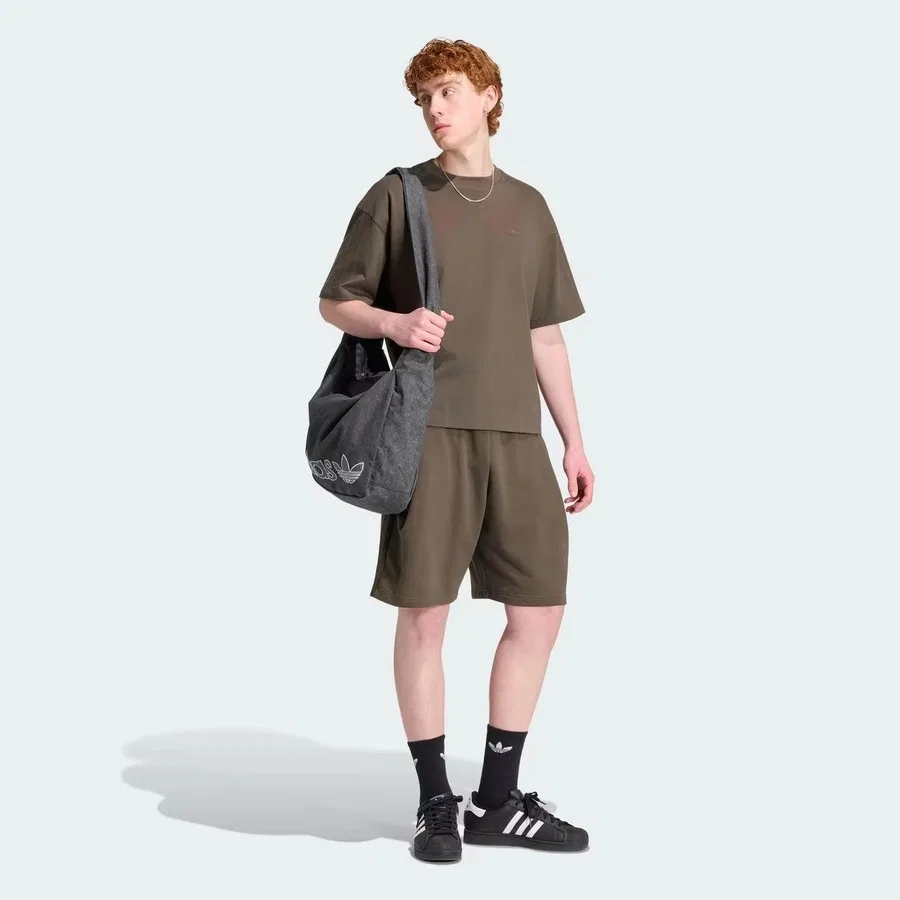 Мужская футболка свободного кроя с принтом Premium Essentials adidas, Коричневый — фото 3