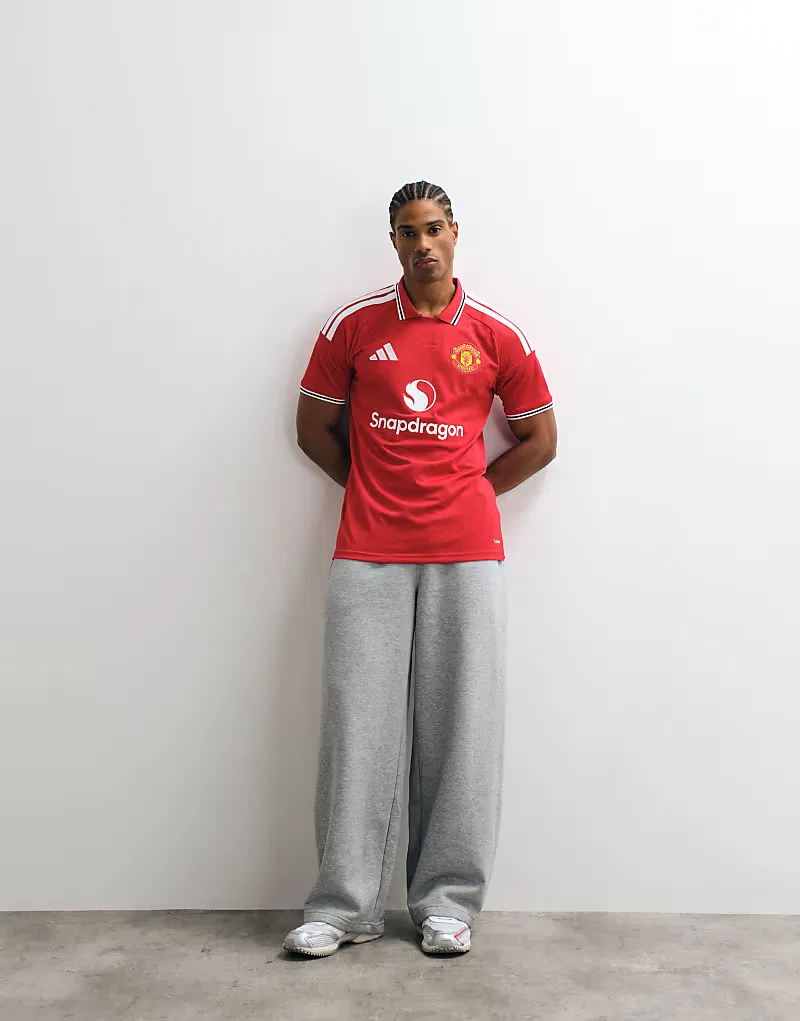 Домашняя футболка Манчестер Юнайтед сезона 26/27 от Adidas, красный — фото 2