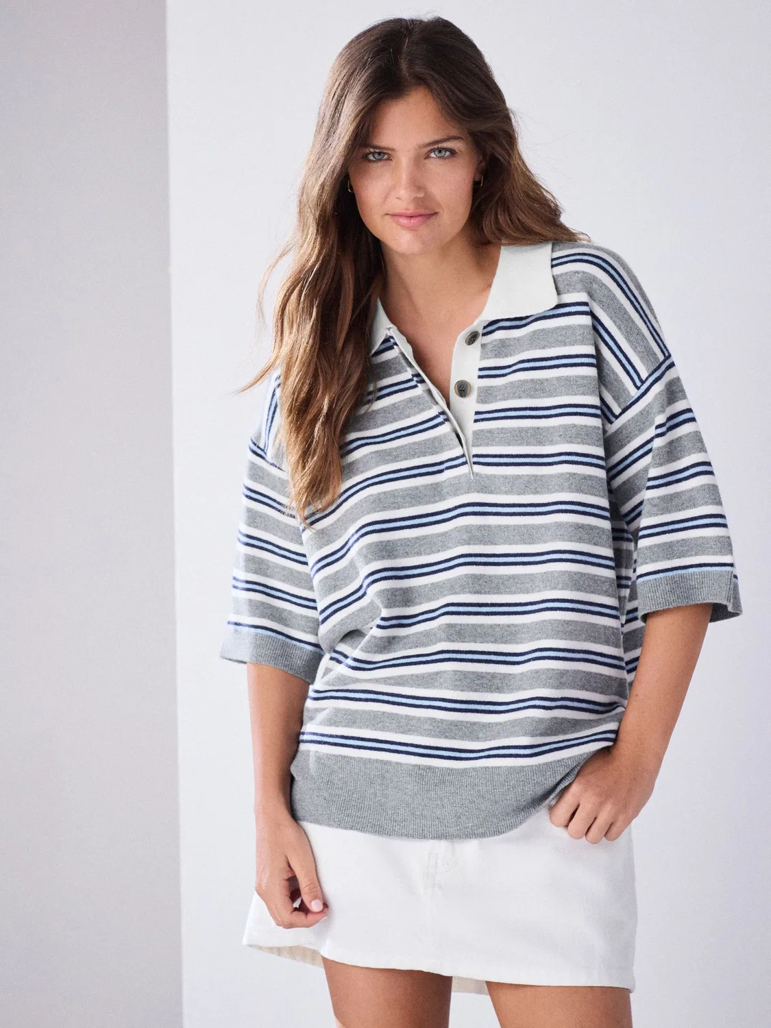 Next Супермягкая трикотажная футболка-поло с короткими рукавами серого/синего цвета в полоску — фото 2