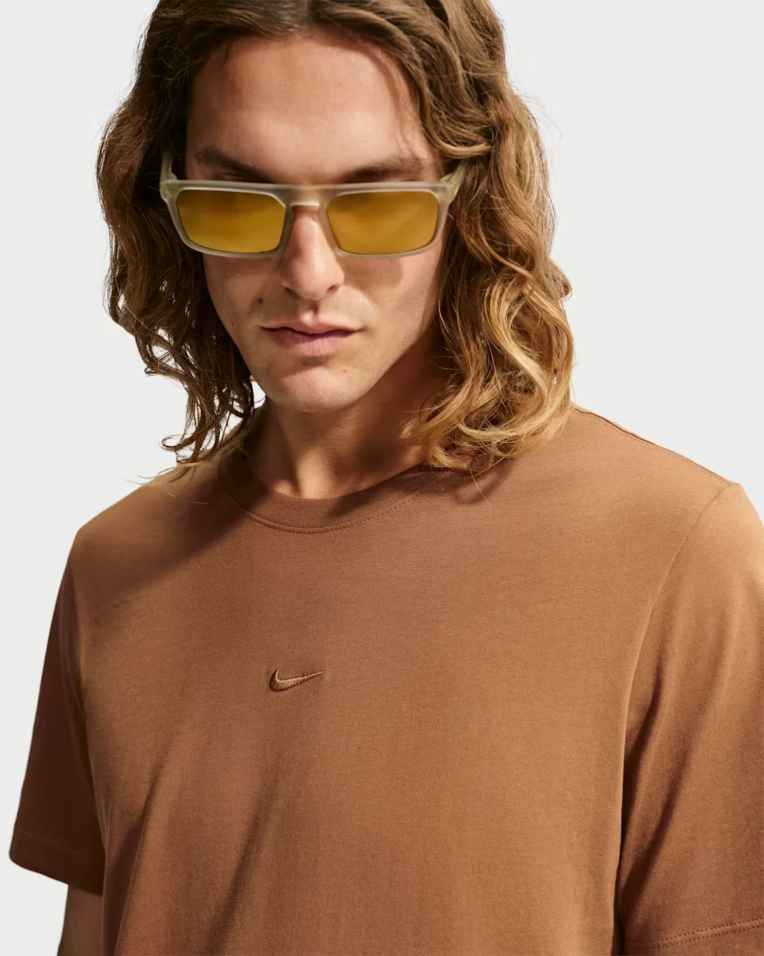 Стандартная мужская футболка Nike Sportswear, Ale Brown — фото 3