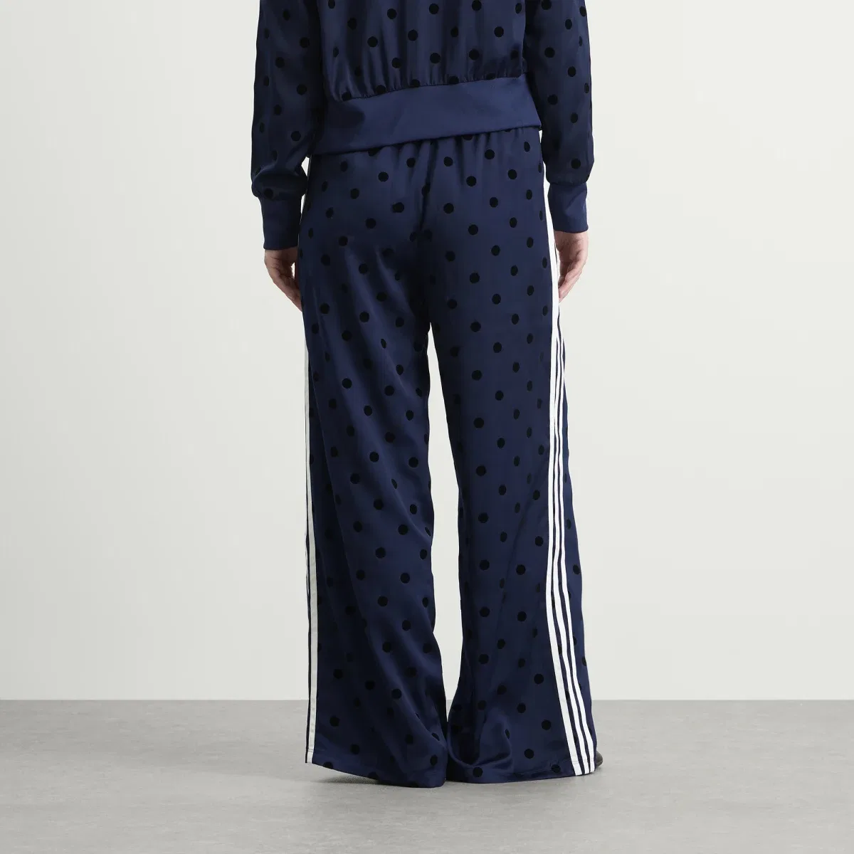 Брюки широкие из атласа с принтом в горошек Firebird Adidas, Night Indigo — фото 3