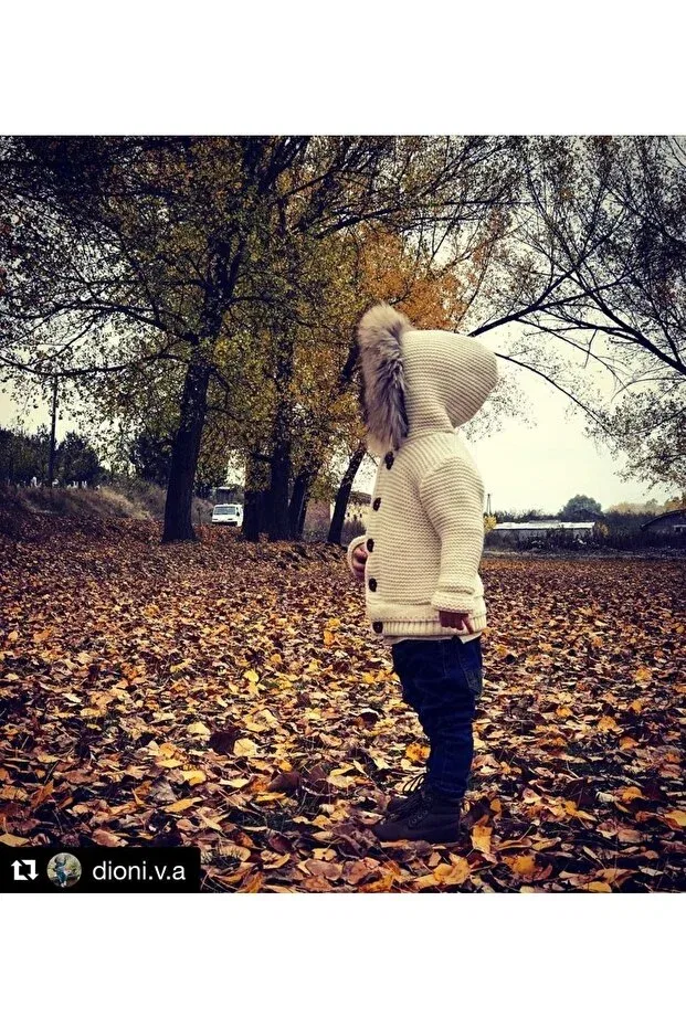 Детский кардиган для новорожденных из шерсти с капюшоном Raccoon Fur Natural Wooden Buttoned Organic Baby Cardigan With Lamb Wool Gray Color Xomini, Gray — фото 4