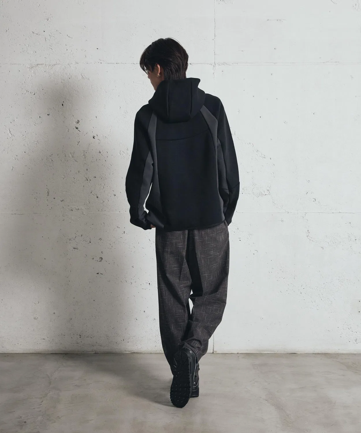 Мужская куртка-ветровка с длинным рукавомNike Tech, Black — фото 4