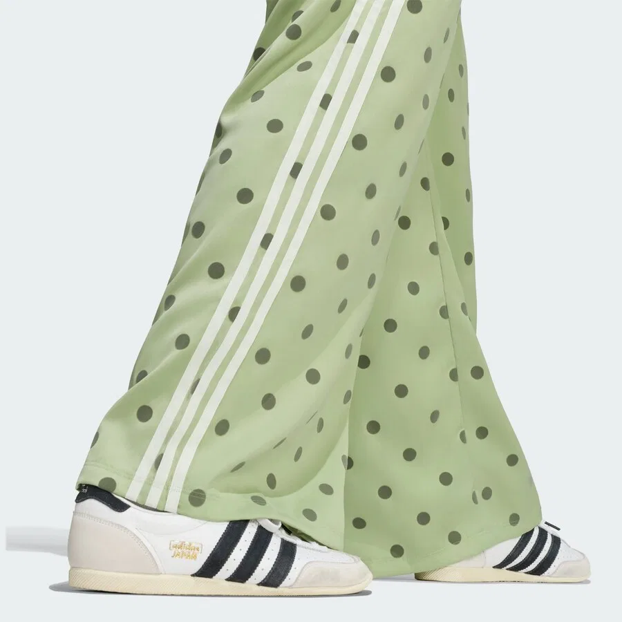 Широкие брюки ADIDAS ORIGINALS оливкового и светло-зеленого цвета — фото 4