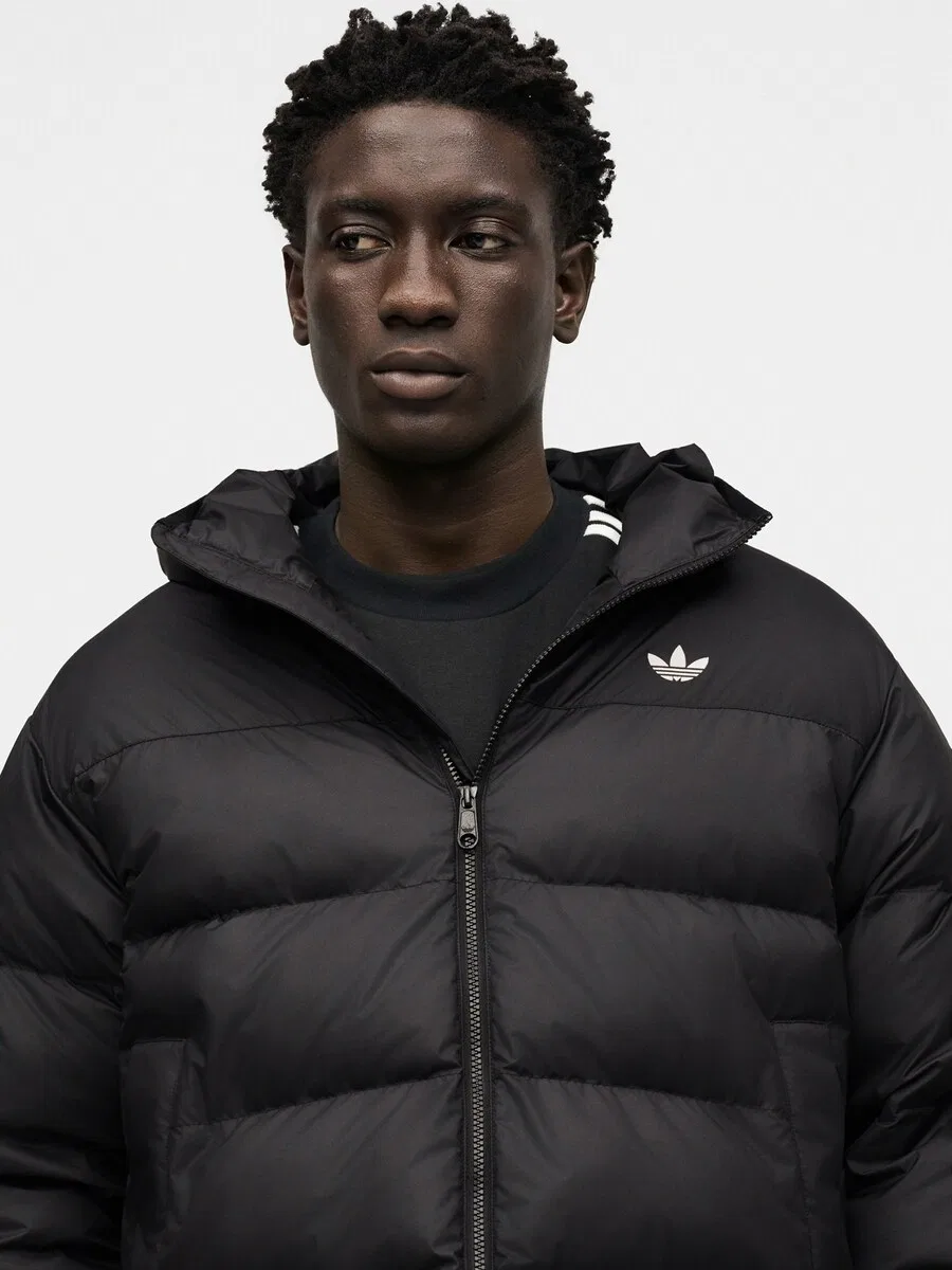 Зимняя куртка ADIDAS ORIGINALS 'HOODED REGEN' черного цвета — фото 3