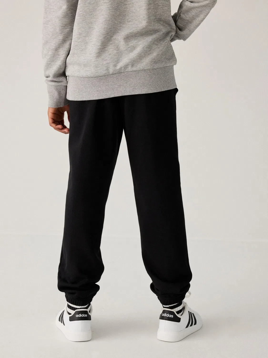 Джоггеры Essentials adidas, черный — фото 4