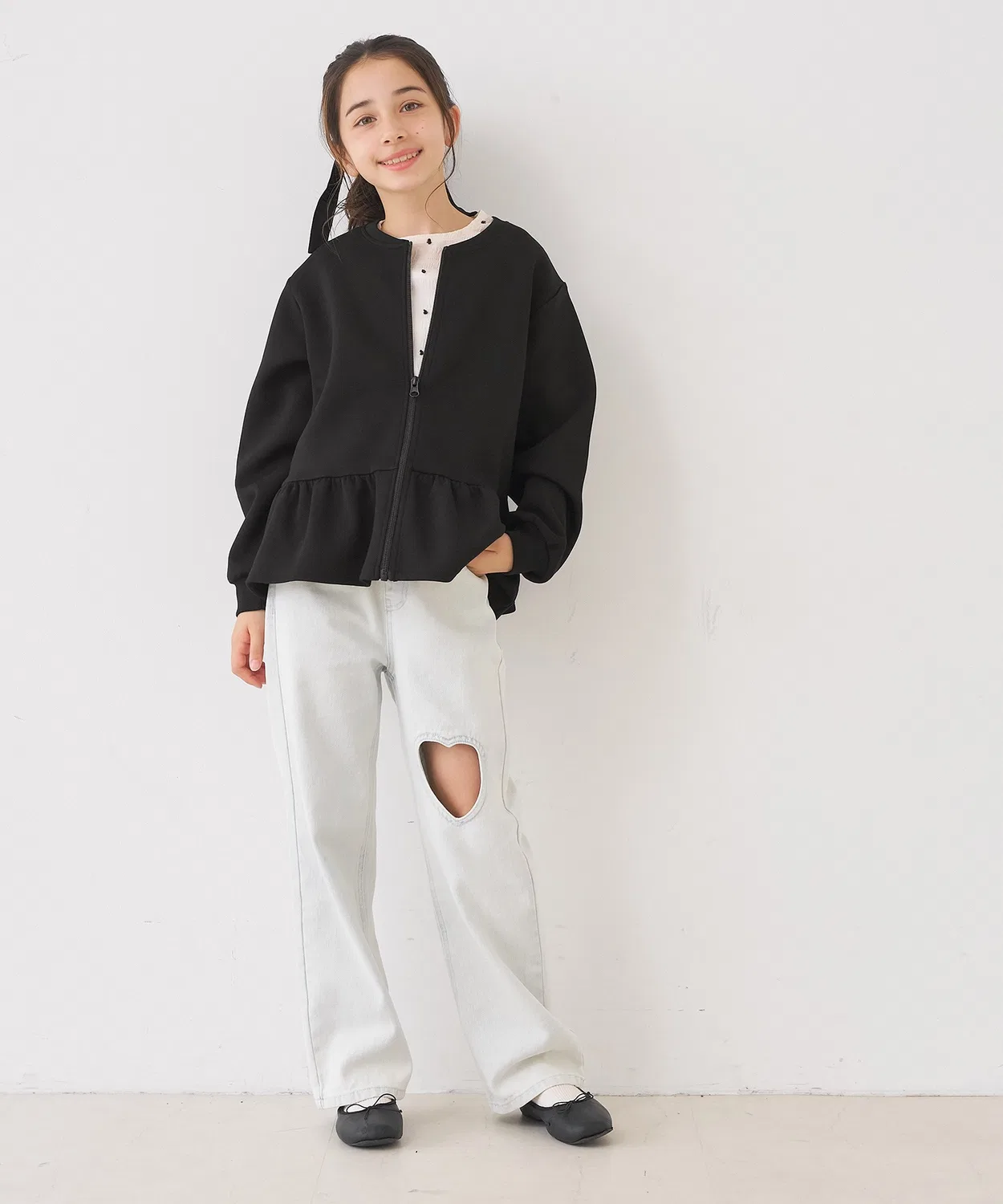 Coca（coca） Детский фрил-блузон с капюшоном и молнией, модель Frill Blouson, coca, Black — фото 2