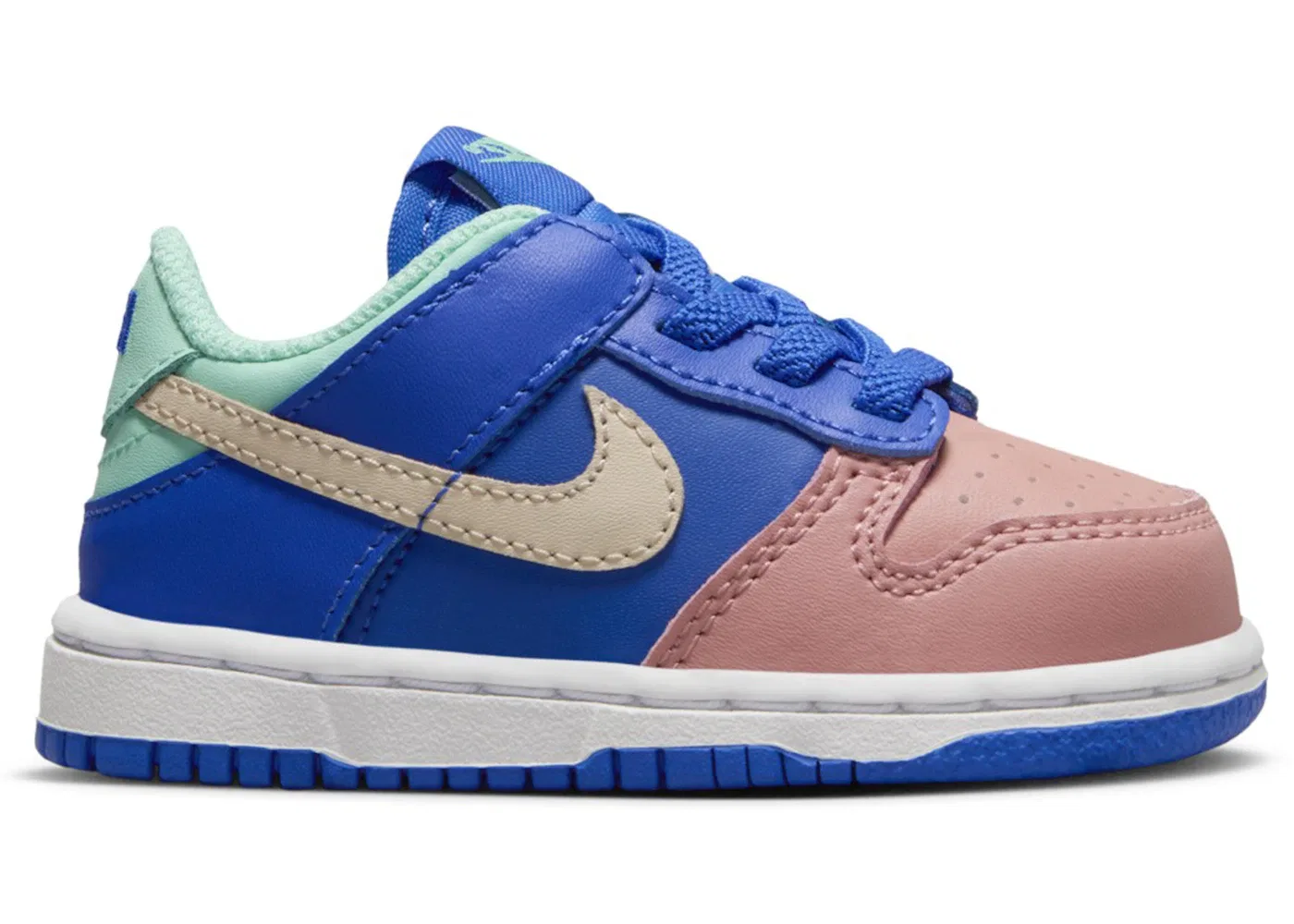 Детские кроссовки Lifestyle Nike Dunk Low SE, Hyper Royal/Emerald Rise/Red Stardust/Sanddrift