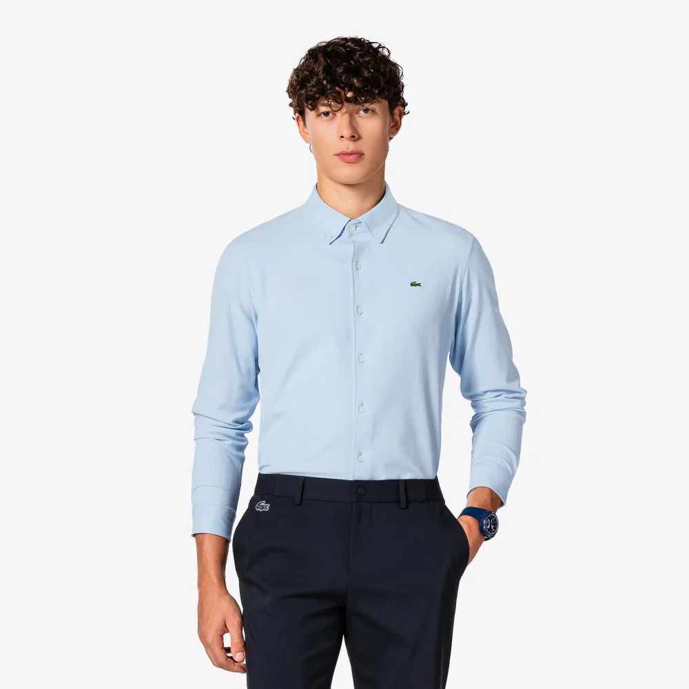 Мужская однотонная рубашка из джерси светло-голубого цвета от Lacoste