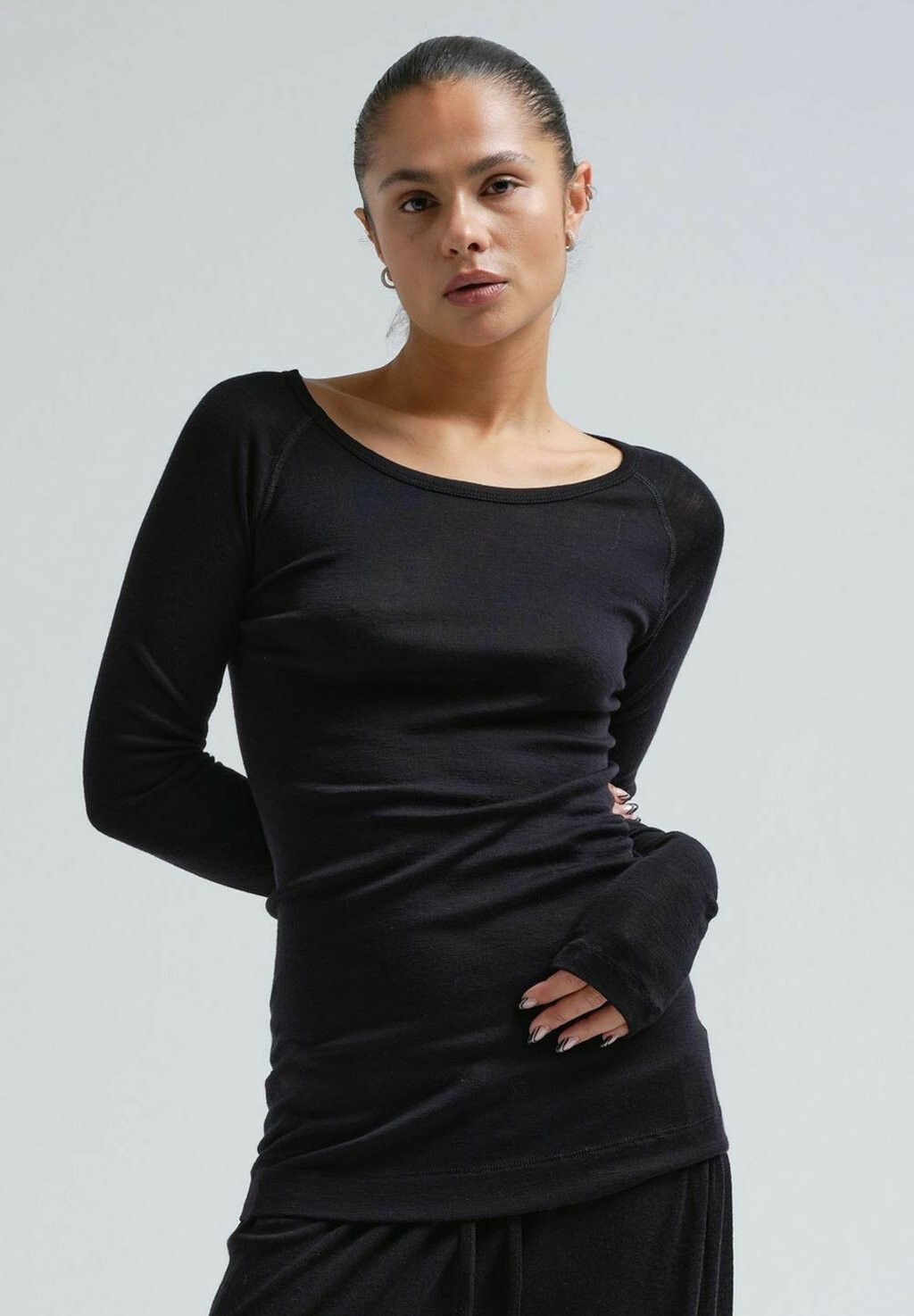 

Топ с длинными рукавами JADE Merino Seamless Basic, черный
