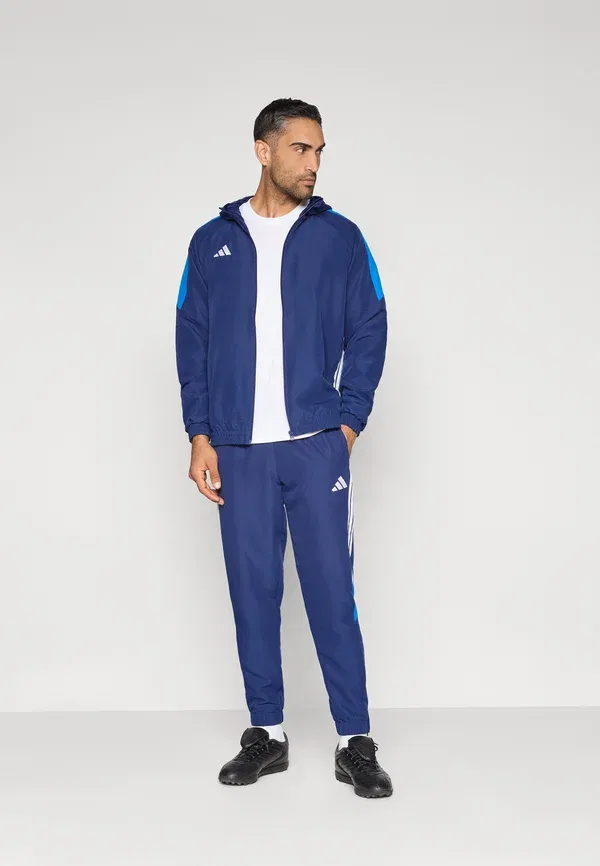 Брюки Tiro 26 essentials - спортивные штаны Adidas Performance, белый/темно-синий — фото 2