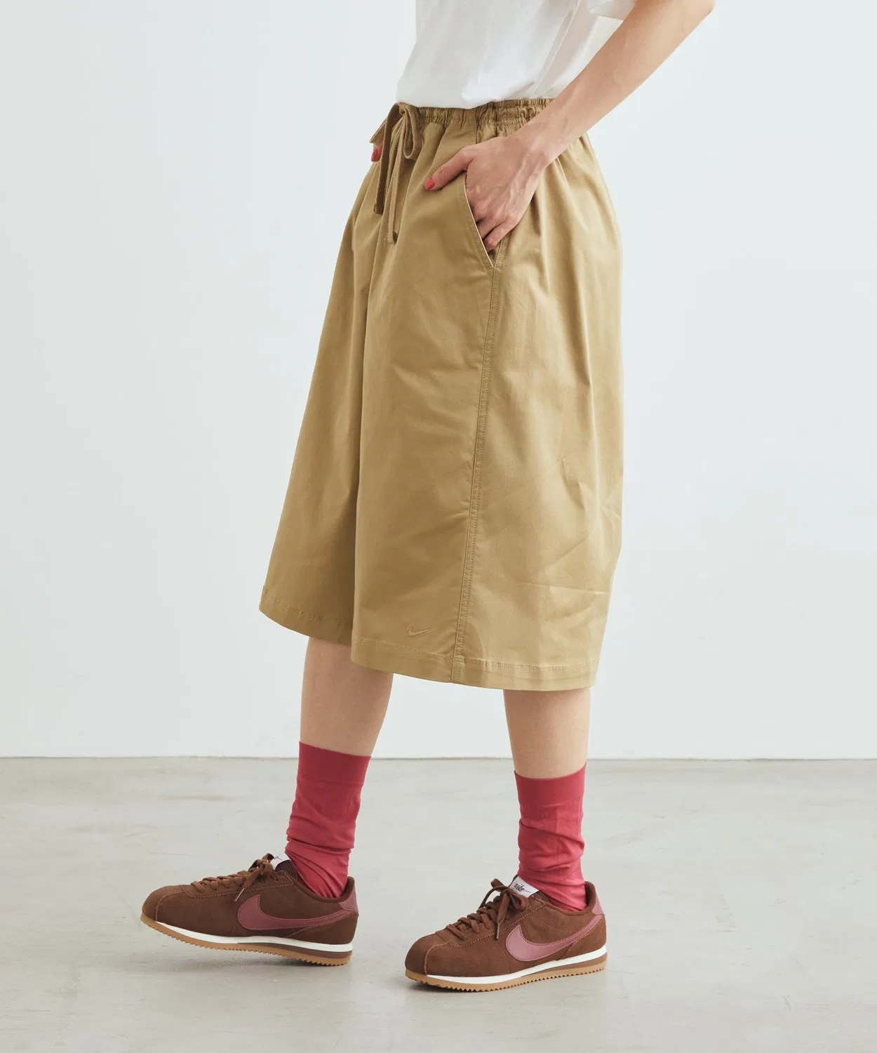 Женские шорты-парашют с принтом, модель Parachute Beige NIKE, Beige — фото 2