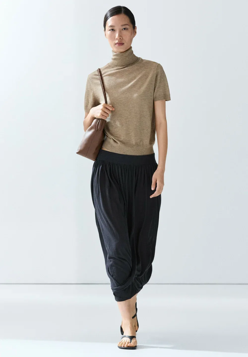 Свитер с высоким воротником из смесовой шерсти - базовая футболка Massimo Dutti, Beige — фото 2