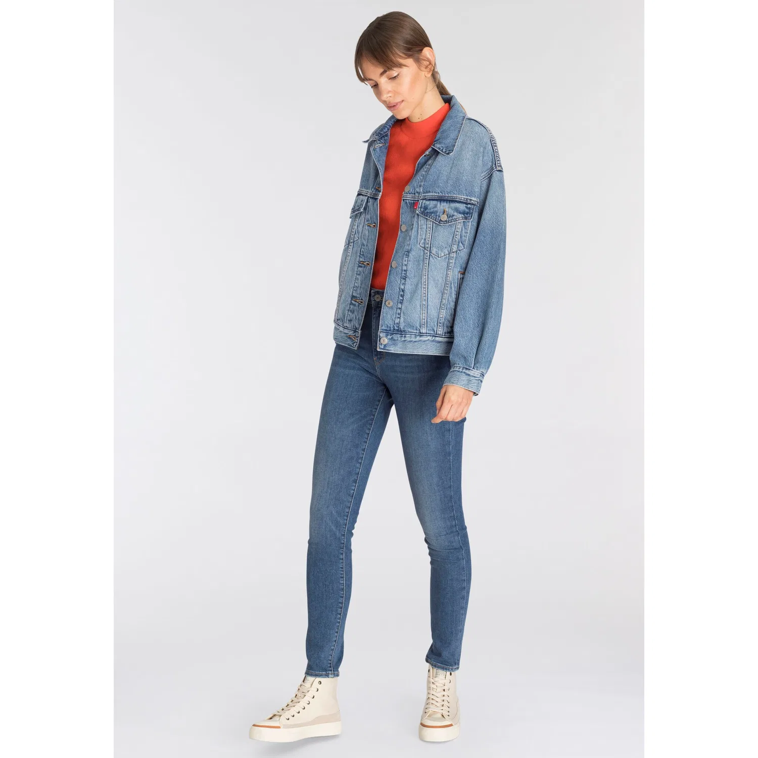 Женская джинсовая куртка оверсайз с отложным воротником Levi's, Medium Blue — фото 4