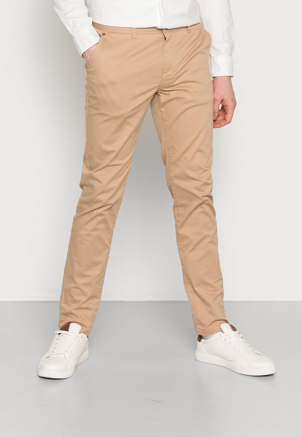 

Чино MOTT CONTAINS Scotch & Soda, цвет sand