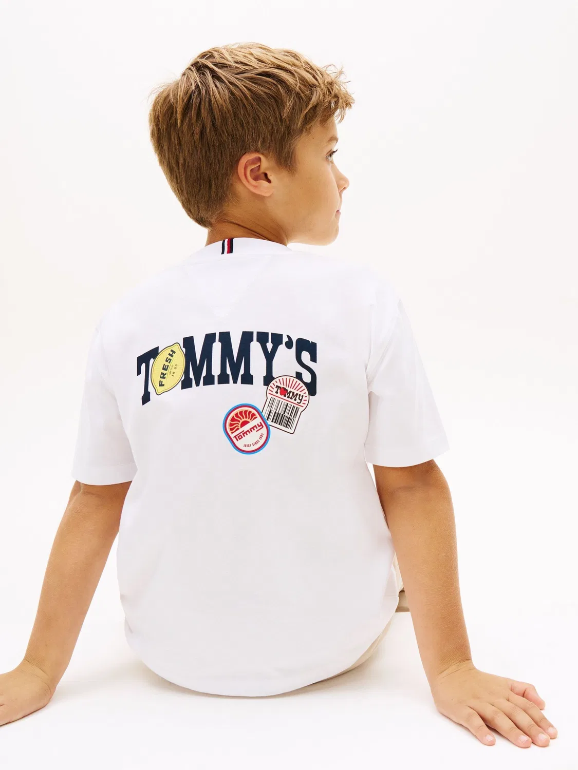 Футболка с принтом Tommy Hilfiger Sticker Print, белый — фото 4