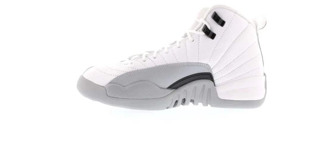 Детские кроссовки Lifestyle с белым тисненым верхом Jordan 12 Retro, White/Black-Wolf Grey — фото 3