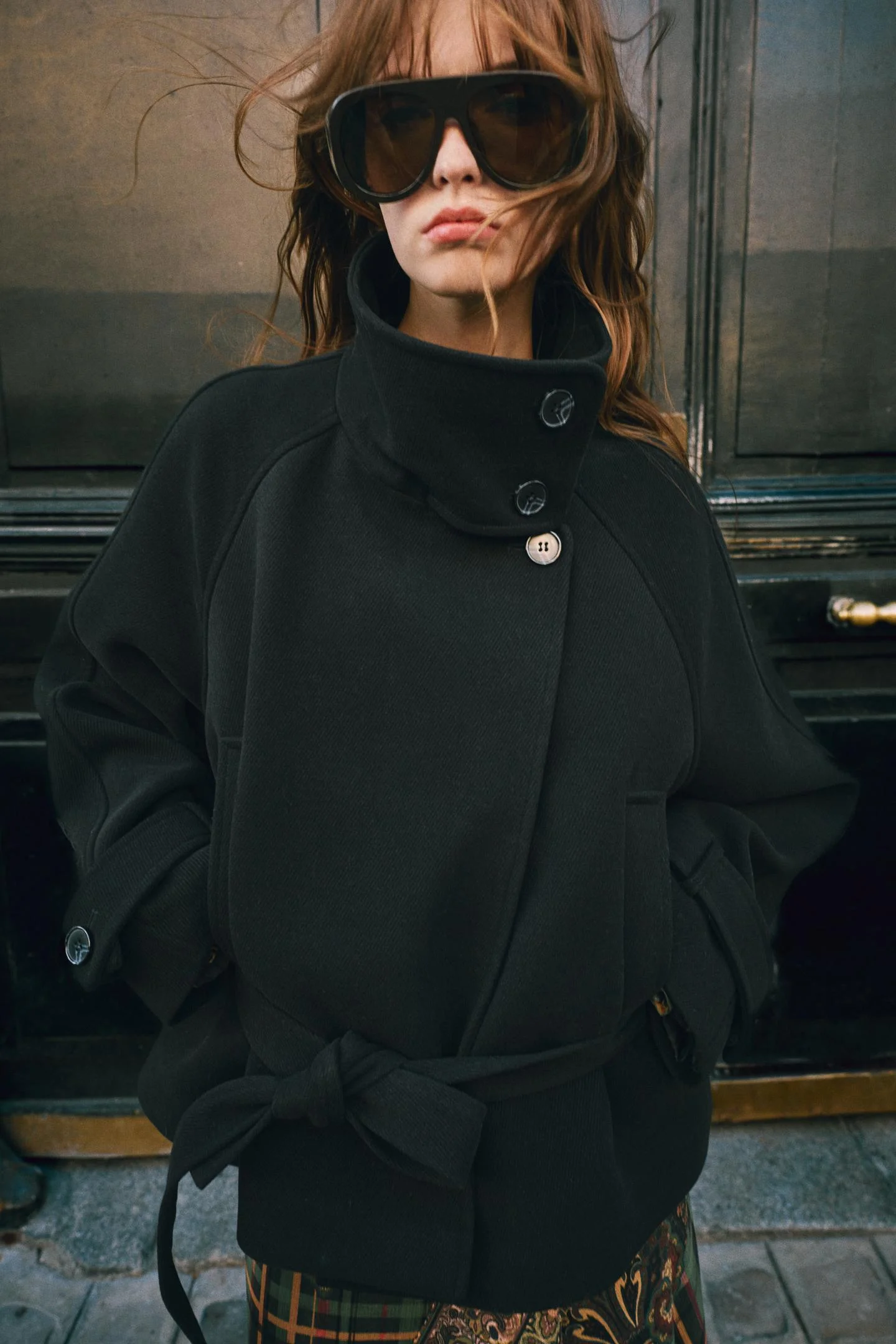 Пальто Zara с высоким воротом и поясом, черный