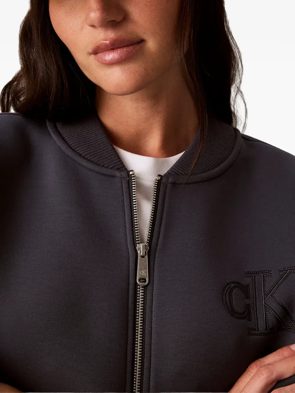Укороченный бомбер с вышитым логотипом Calvin Klein, синий — фото 4