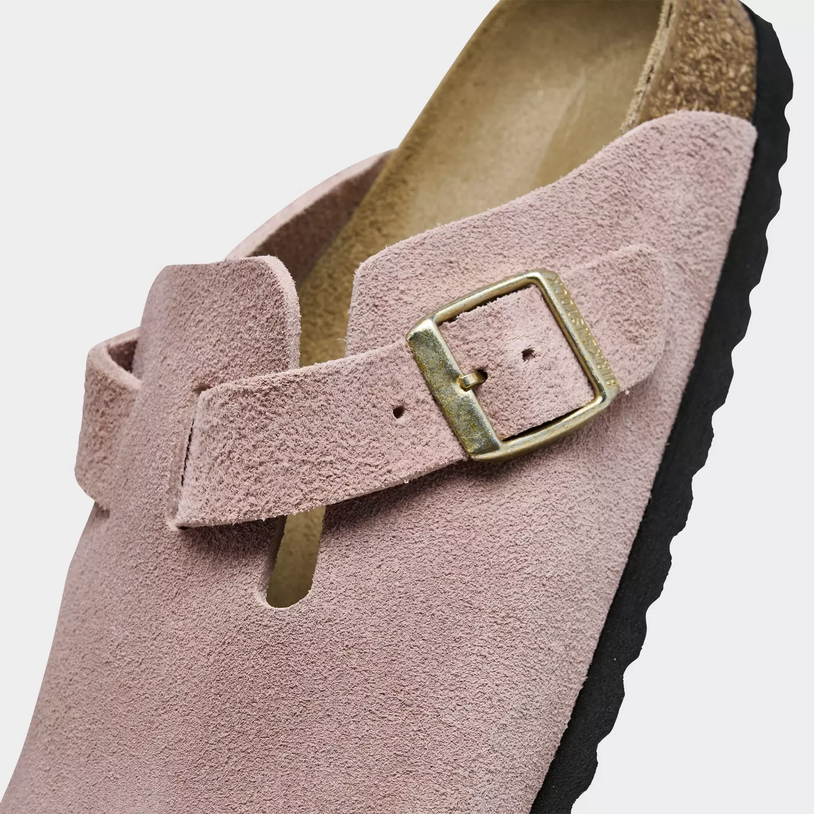 Birkenstock Женские босоножки из замши цвета светло-розового дерева — фото 3