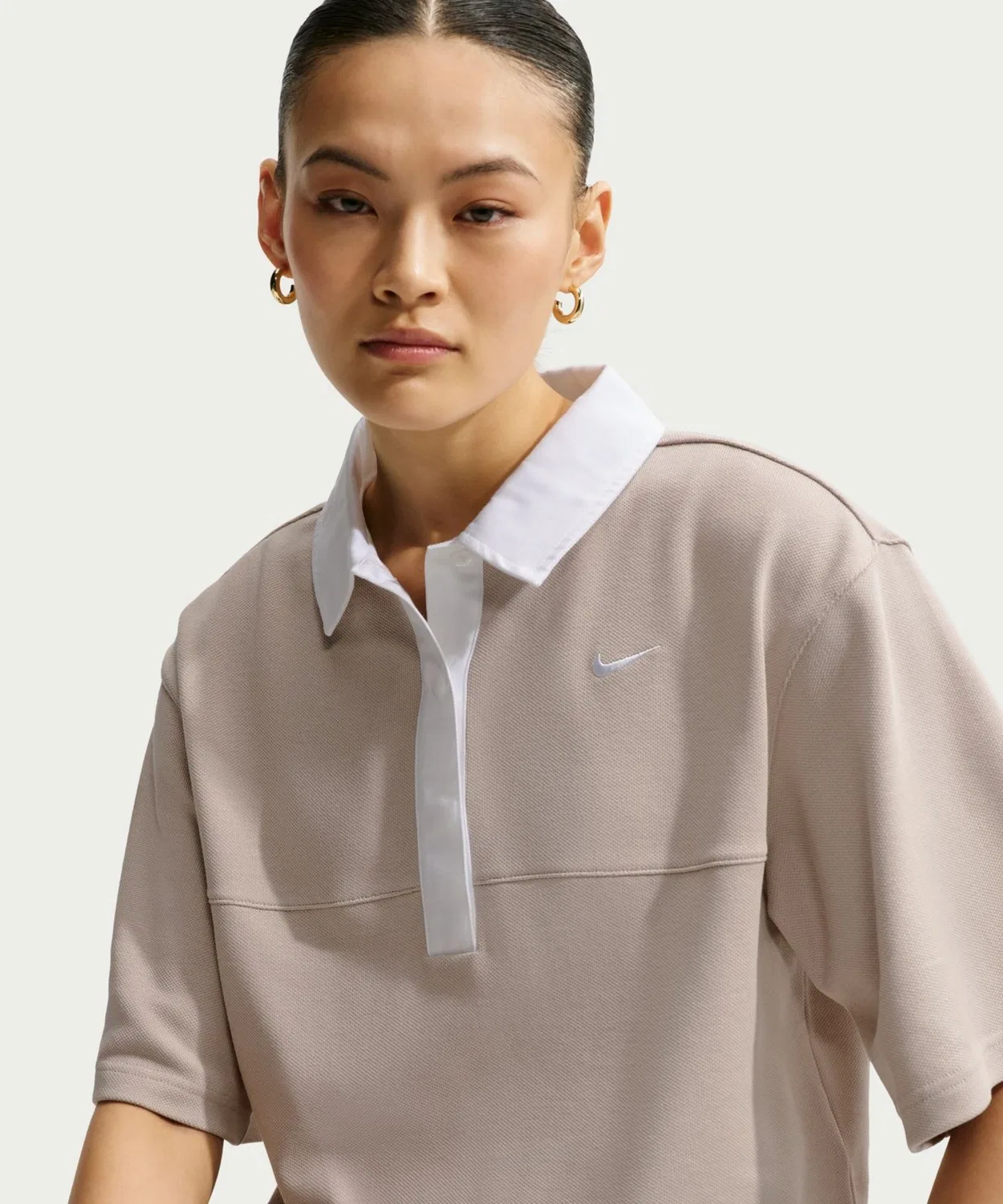 Женское поло с коротким рукавом из хлопка с логотипом NIKE, Белый — фото 4