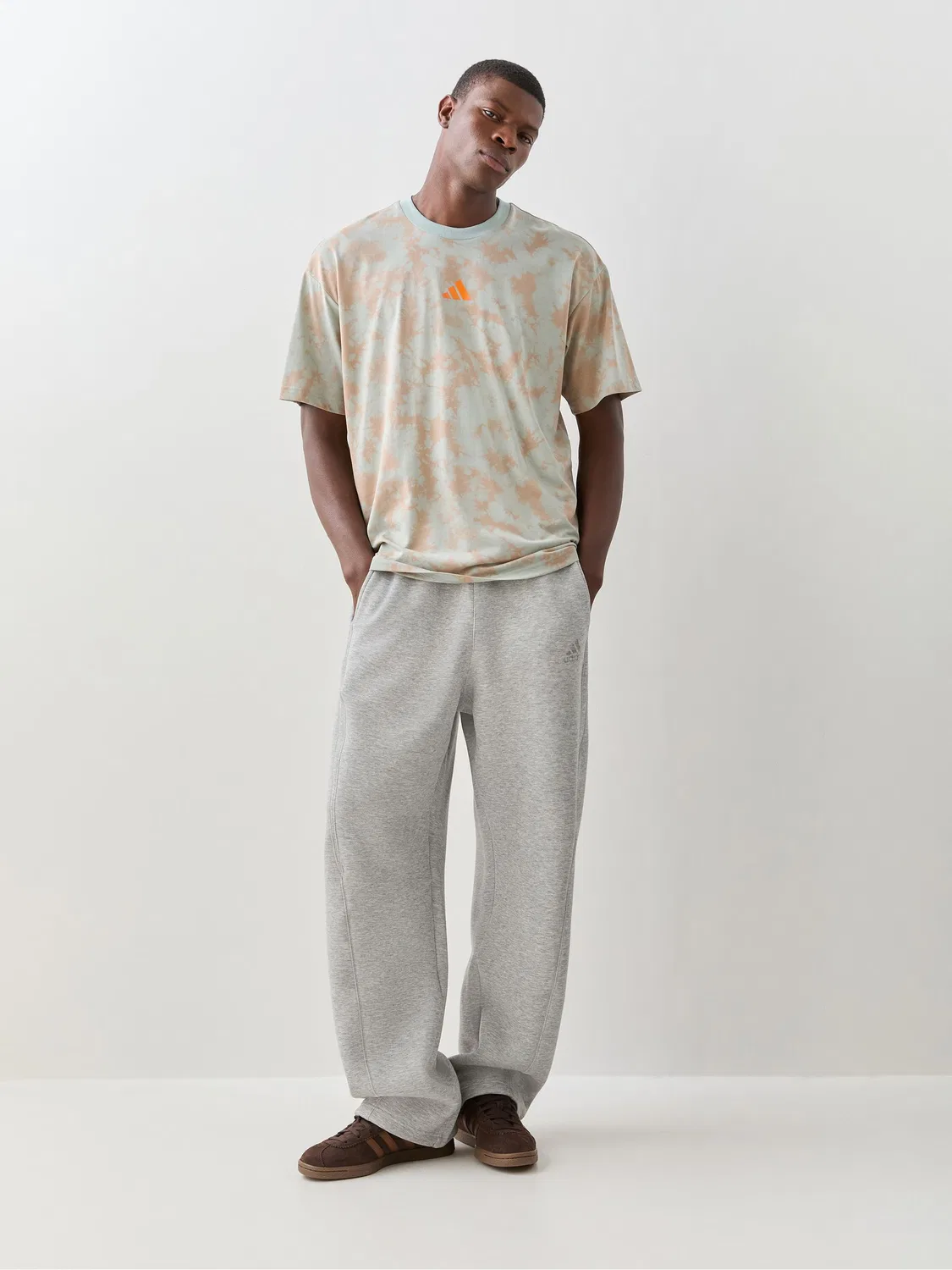 Футболка тренировочная с графическим принтом adidas, Sage Green — фото 2