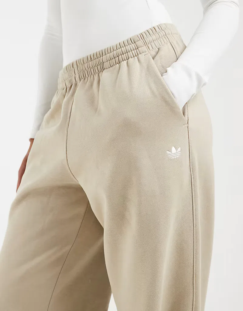 Свободные флисовые спортивные брюки Adidas Originals Essentials хаки, три — фото 3
