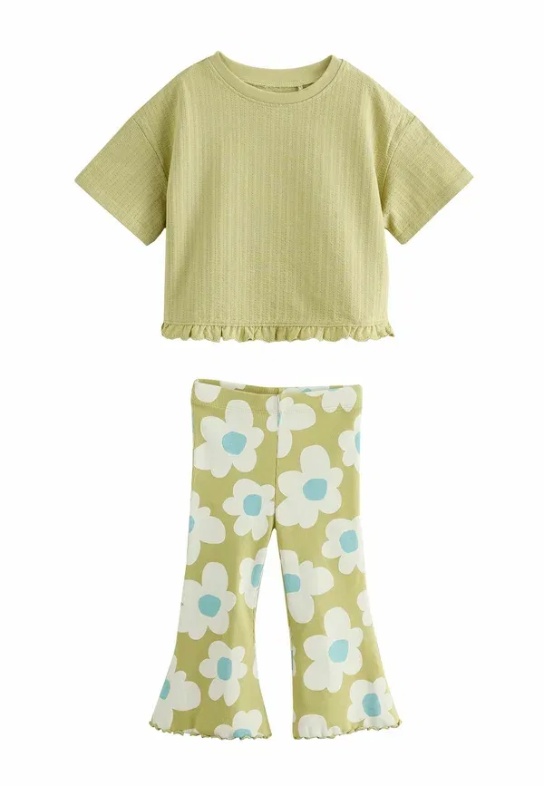 Комплект из топа и брюк с цветочным принтом Regular fit - short sleeve top and flare set - jumper Next Green Stampy Flower, зеленый — фото 3