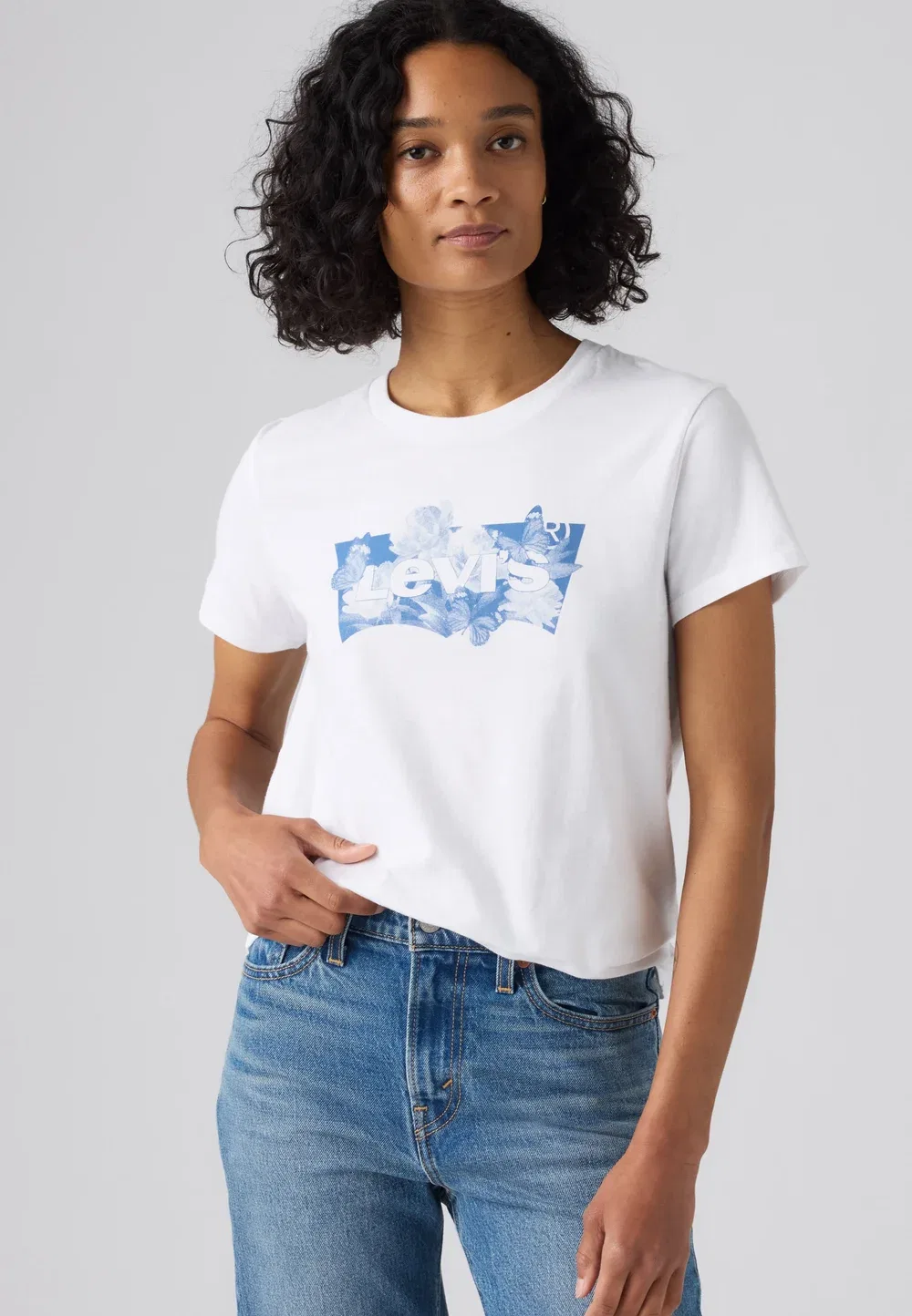 Идеальная футболка - футболка с принтом Levi'S, Blurry Flower Field Bw Bright White