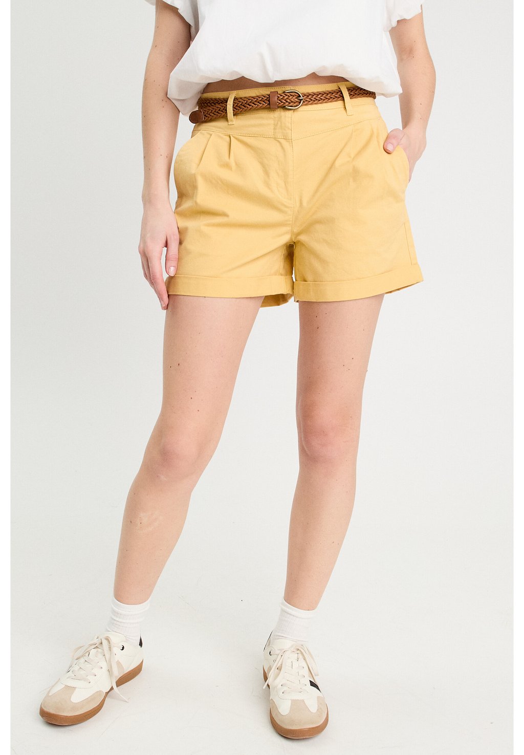 

Шорты CACHE CACHE CACHE CACHE CHINO-SHORTS MIT GÜRTEL, светло-желтый