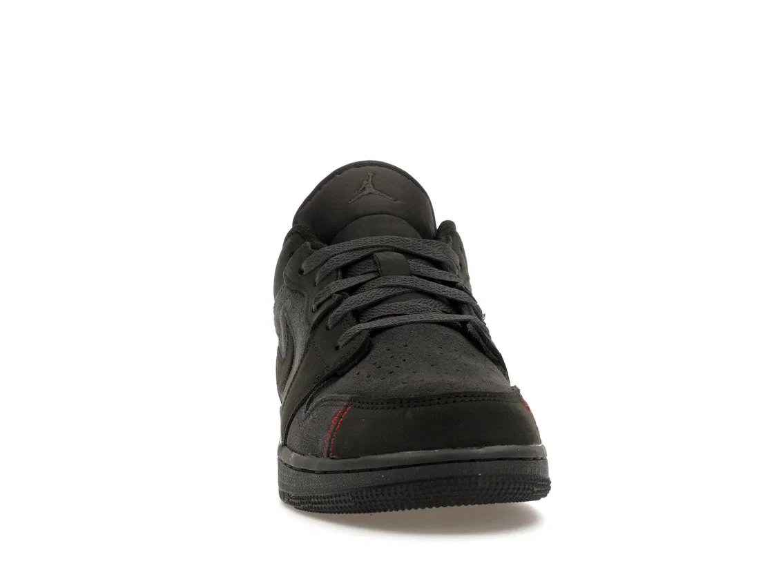 Детские кроссовки Lifestyle Jordan 1 Low SE Craft Jordan, Dark Smoke Grey/Varsity Red/Black — фото 2