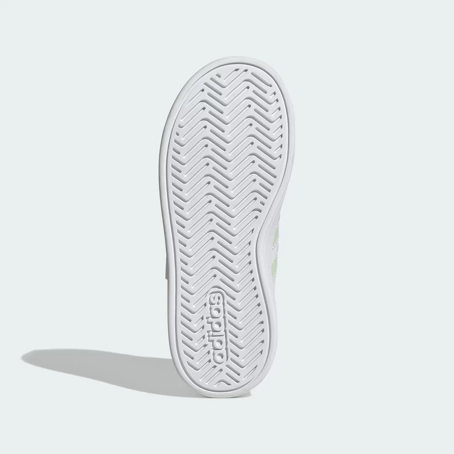 Детские кроссовки на эластичной шнуровке Grand Court 3.0 EL C Adidas Sportswear, белый/переливающийся — фото 3