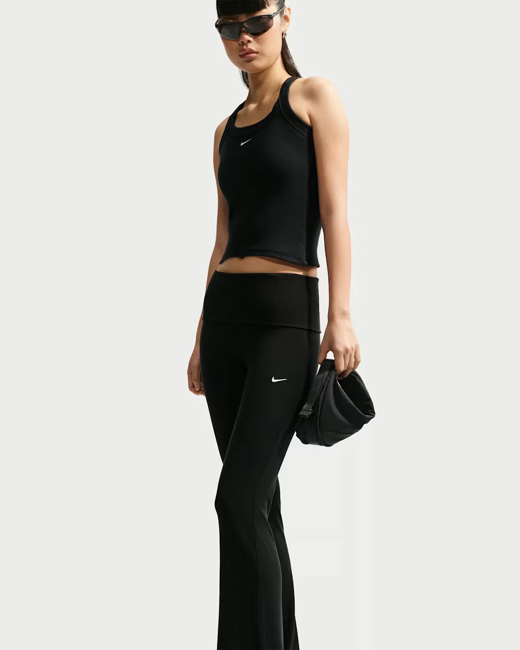 Женские облегающие брюки средней посадки в рубчик Nike Sportswear Chill Knit, Black/White — фото 4
