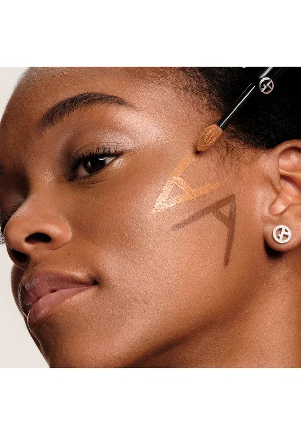 Многофункциональный консилер Luminous Silk для сияния кожи 12 мл Armani Beauty, цвет 7.5 — фото 4
