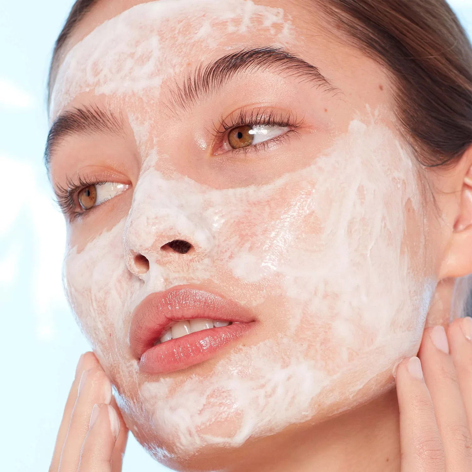 Очищающий крем для лица Charlotte's Magic Hydration Revival Cleanser Charlotte Tilbury, 120 мл — фото 2