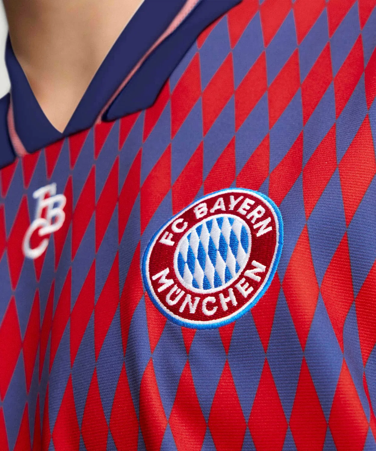 Мужская футболка с V-образным вырезом и вышивкой FC Bayern Munich LFSTLR Jersey Adidas, Red — фото 4