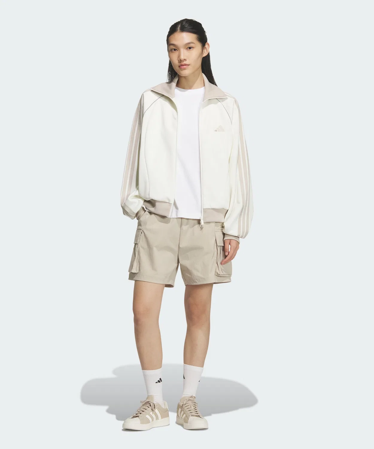 Женские шорты свободного кроя с карго-дизайном Stadium Chrome Loose Fit Woven Cargo Shorts Adidas, Beige — фото 3