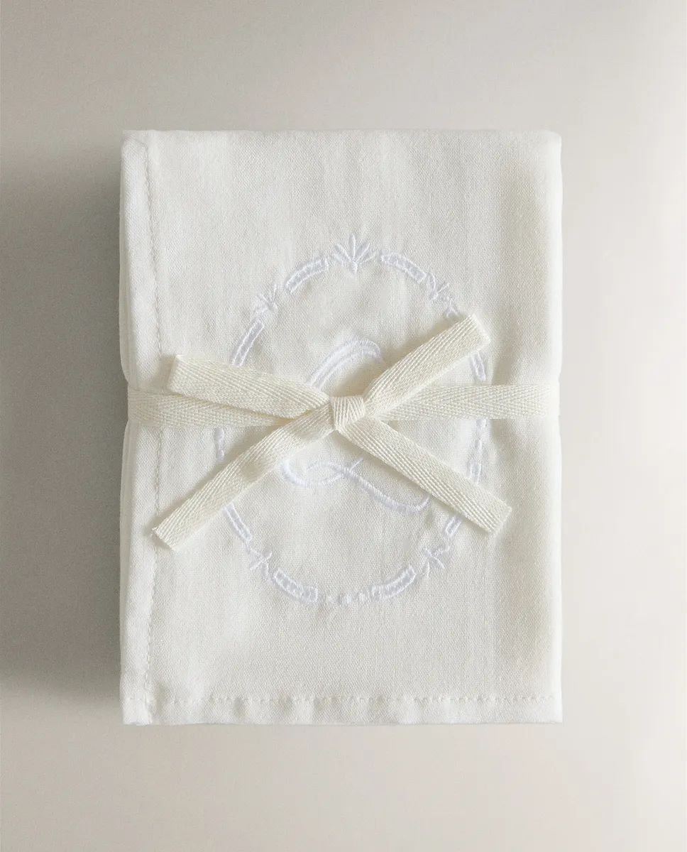 

Упаковка детских муслиновых полотенец с вышитой буквой (2 шт.) Zara Home, Letter Q
