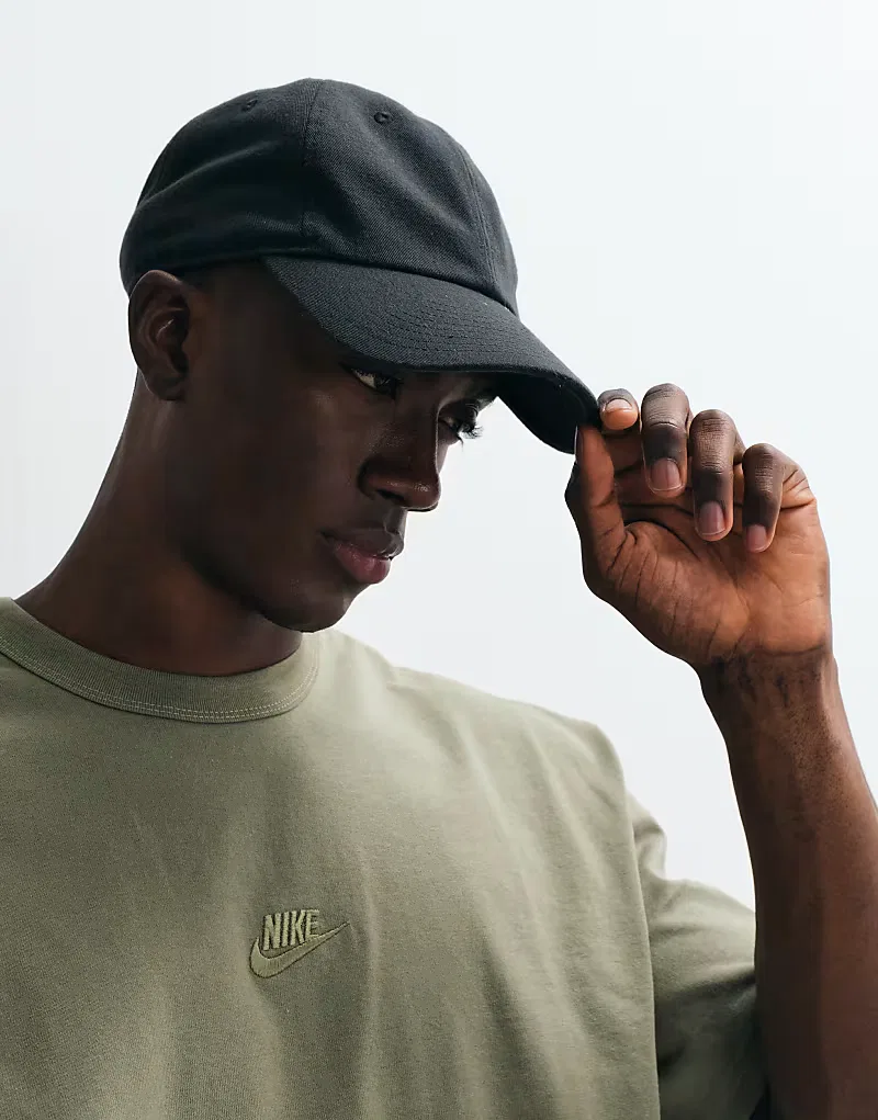Футболка Nike Premium Essentials оверсайз светло-хаки — фото 2