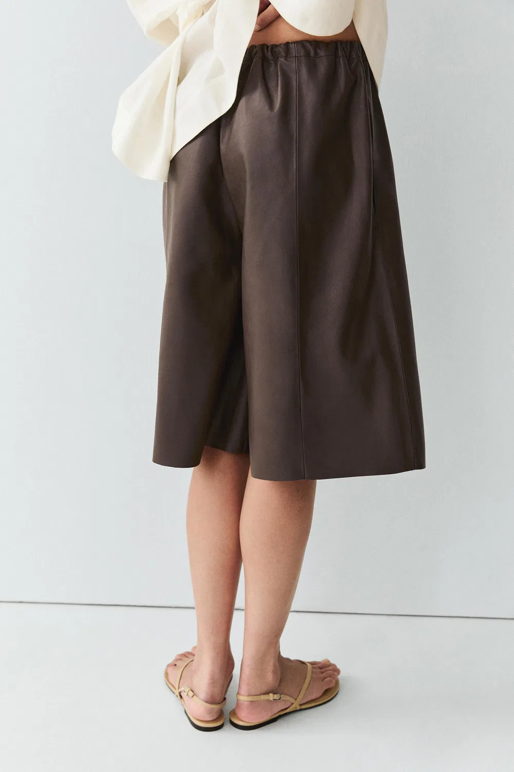 Шорты-бермуды Massimo Dutti Long Nappa Leather, коричневый — фото 4