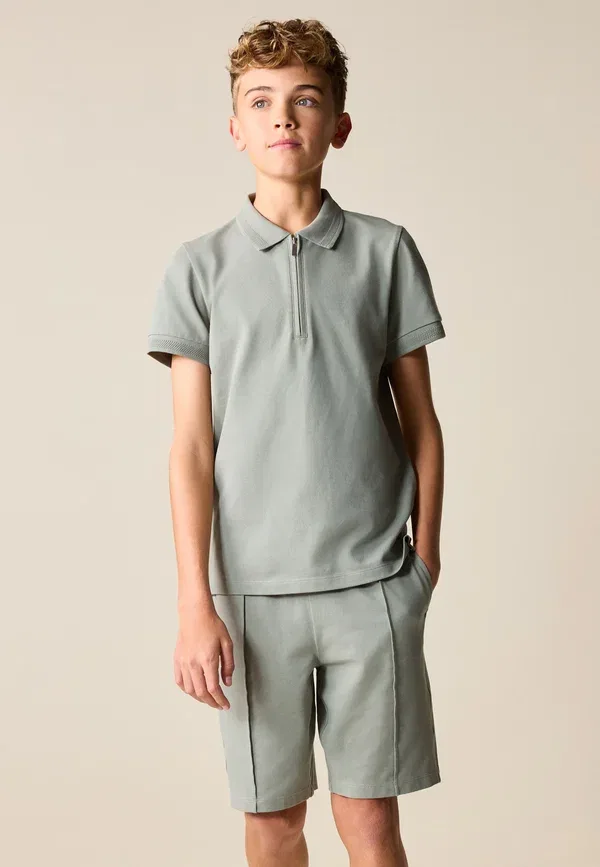 Комплект из поло и брюк из хлопка с эластаном Regular fit - short sleeve set - tracksuit bottoms Next, navy, зеленый/хаки
