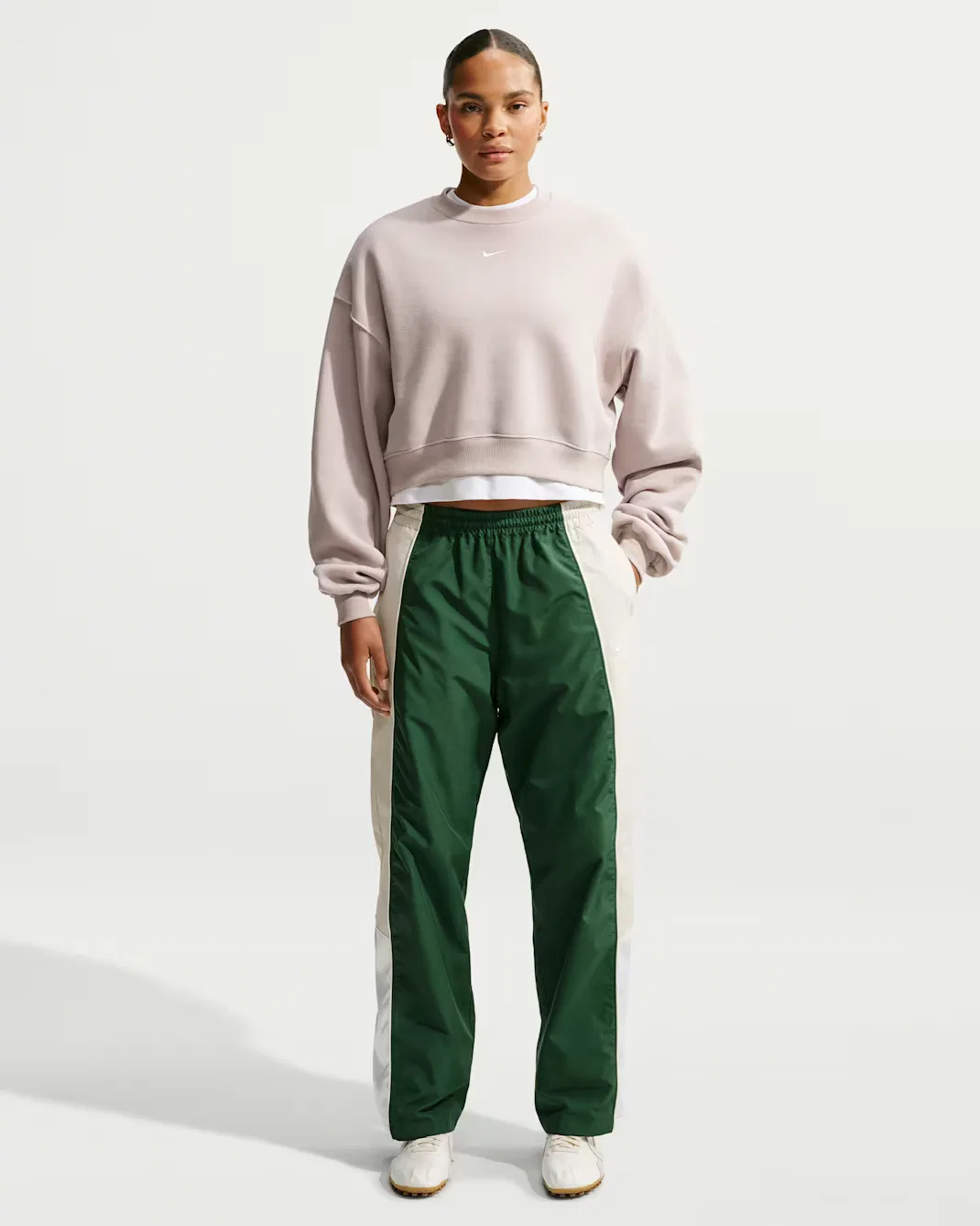 Женская укороченная футболка оверсайз с круглым вырезом Nike Studio Fleece Medium Weight, Cream II/Sail — фото 4