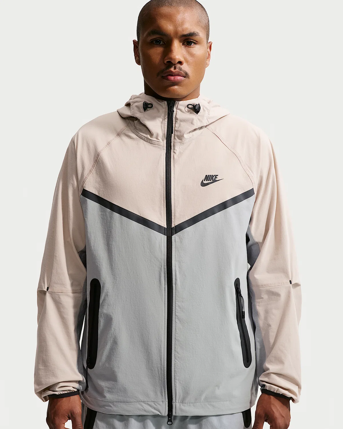 Мужская куртка Windrunner Dri-FIT Woven Full-Zip Nike Tech, Wolf Grey/Cream II/Black